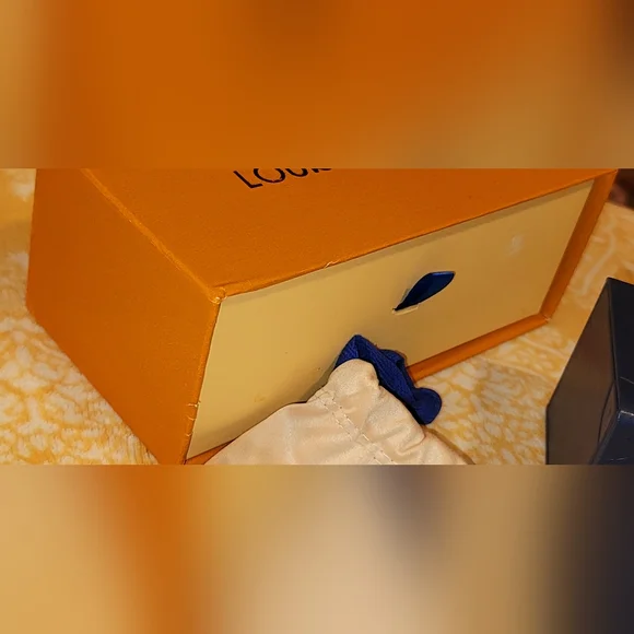 Authentic LOUIS VUITTON Brown Glitter Frame Heather Strass Sunglasses, Tortoise - Picture 14 of 16